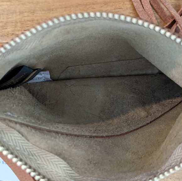 Etienne Aigner Moda Suede Fringe Wristlet Nwt ❤️ - Picture 6 of 9